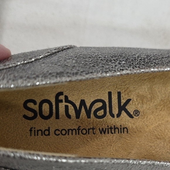 SoftWalk Women's Slip-On Flats Shoes Silver Leather Uppers Arch Support 6.5 EUC - Picture 2 of 10